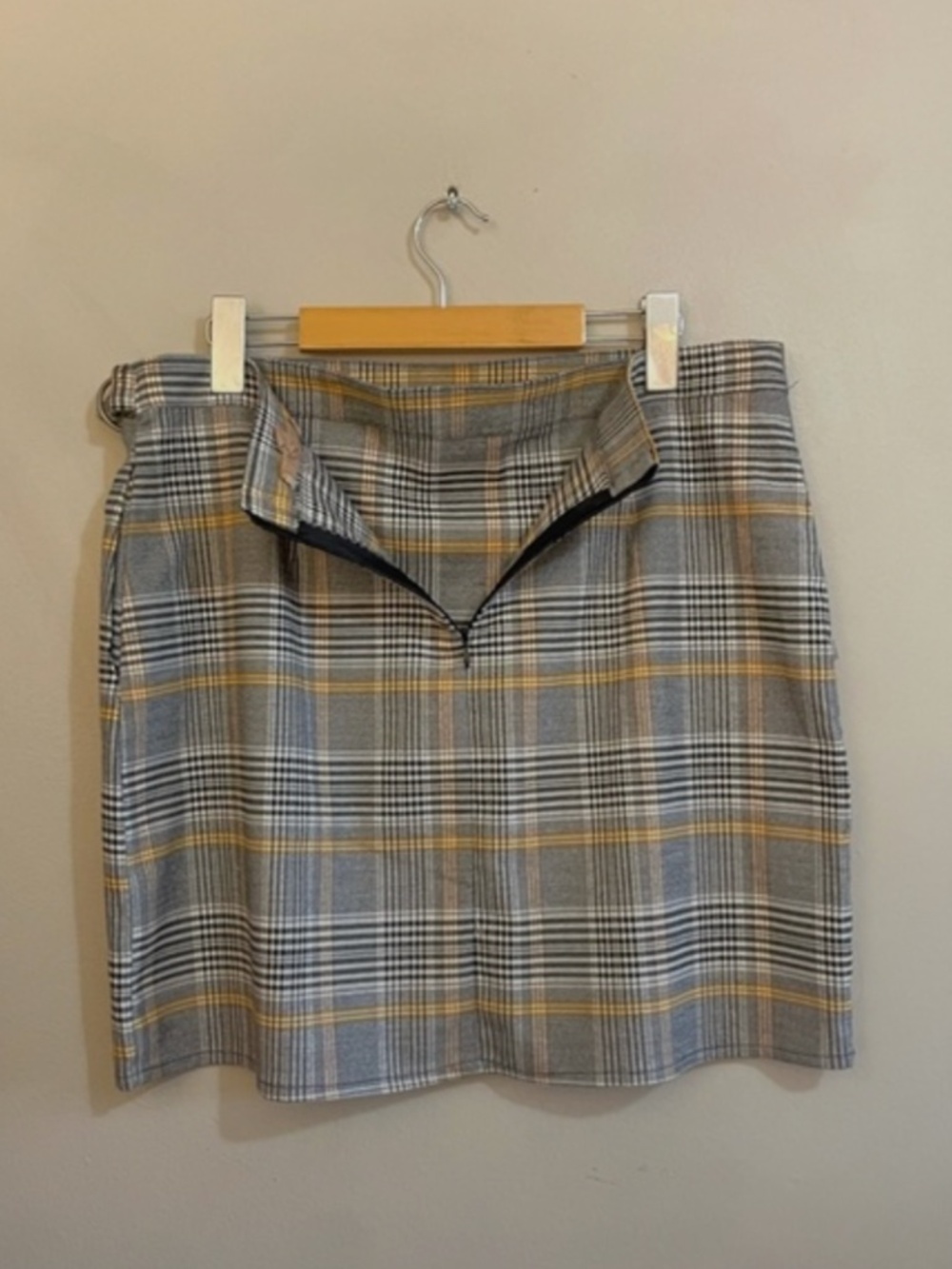 Harlow Grey Plaid A-Line Mini Skirt with Yellow Accents – Size XL EUC - Picture 9 of 14